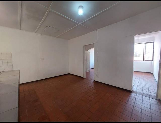 2 BEDROOM PROPERTY TO RENT IN LAWRENCE ROCKS